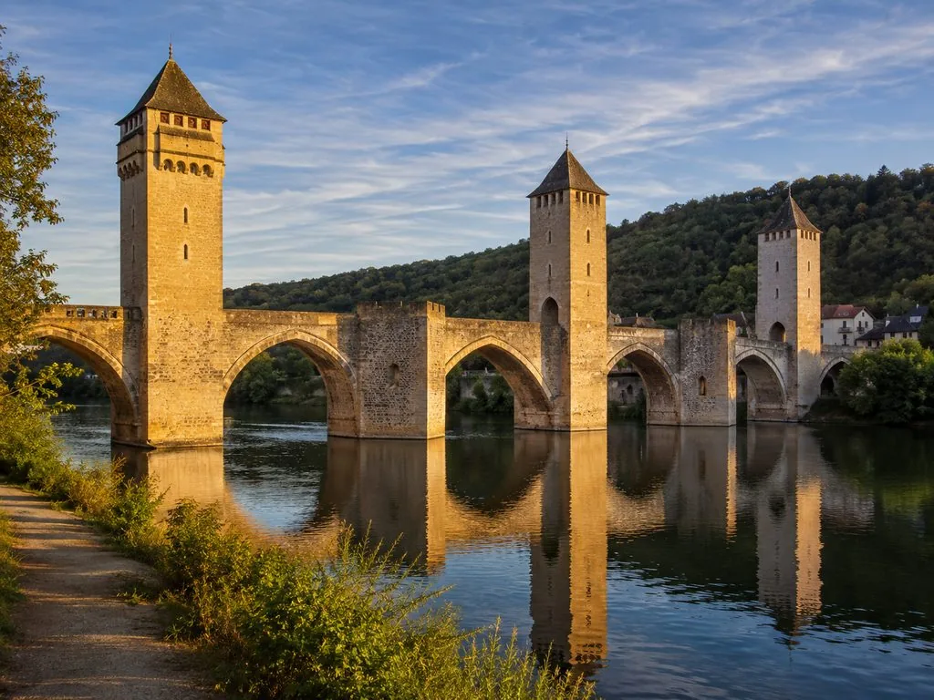 Pont Valentr&eacute; &agrave; Cahors, pont fortifi&eacute; du XIVe si&egrave;cle &agrave; trois tours